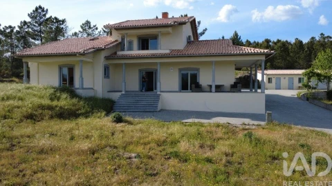 Quinta T5 para Venda em Figueiro da Granja