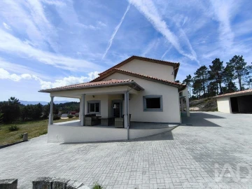 Quinta T5 para Venda em Figueiro da Granja