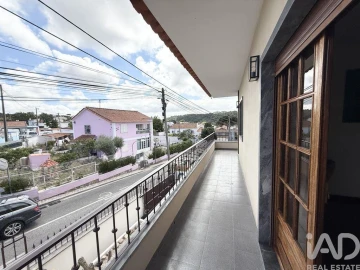 Moradia T4 para Venda em São João das Lampas e Terrugem