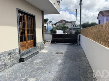 Moradia T4 para Venda em São João das Lampas e Terrugem
