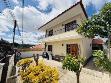 Moradia T4 para Venda em São João das Lampas e Terrugem