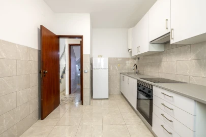 Moradia T3 para Arrendamento em Lagos (São Sebastião e Santa Maria)