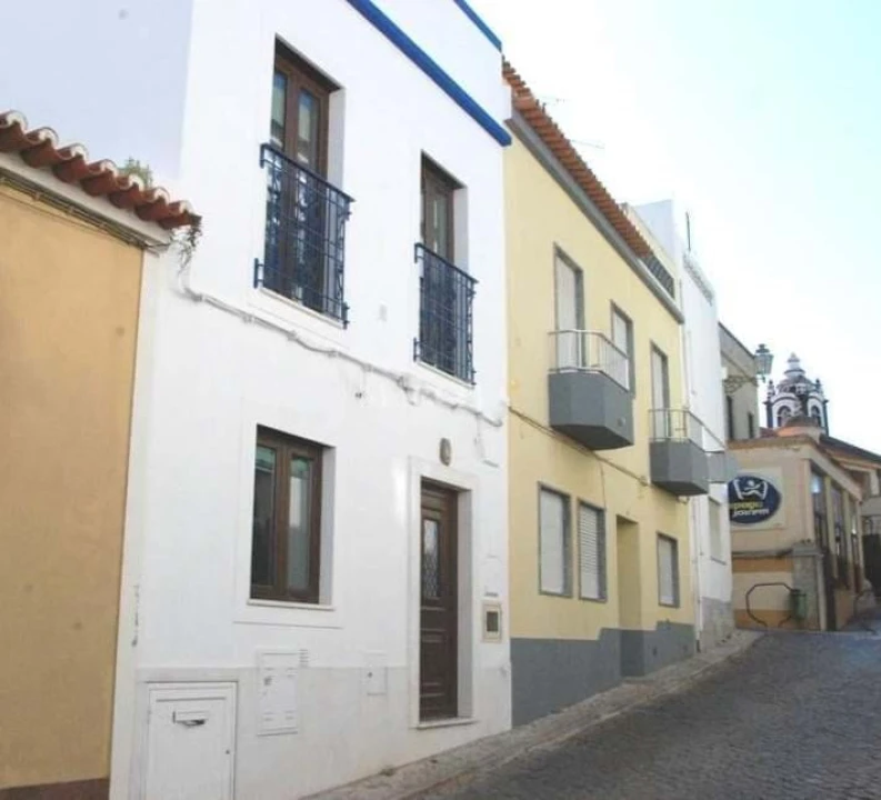 Moradia T3 para Arrendamento em Lagos (São Sebastião e Santa Maria) Foto 1
