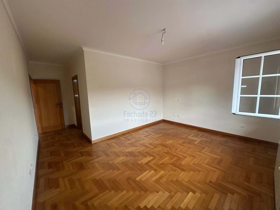 Moradia T3 para Venda em Canedo Foto 5