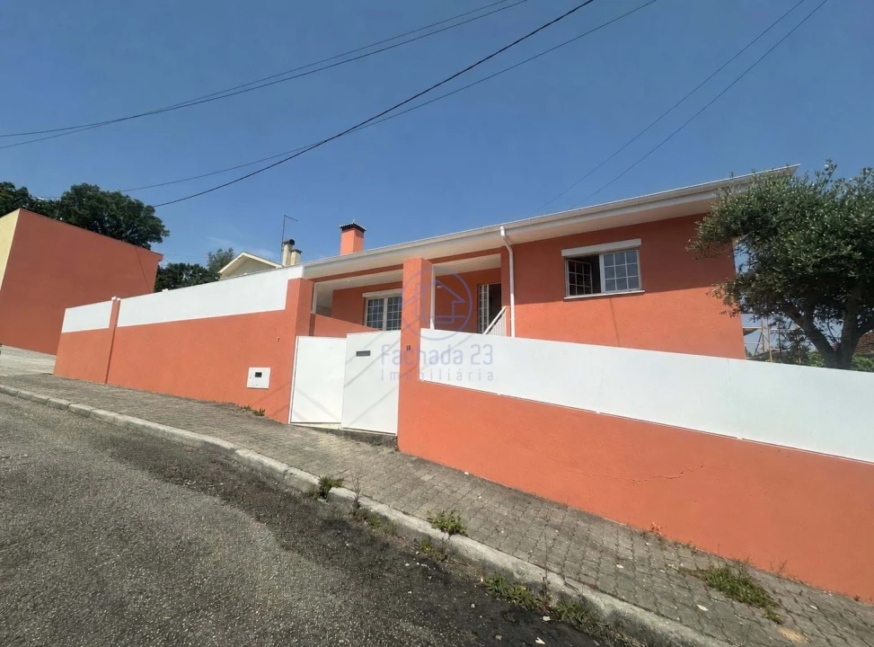 Moradia T3 para Venda em Canedo Foto 1