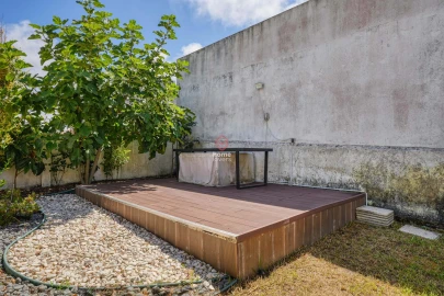 Moradia T2 para Venda em Carcavelos e Parede