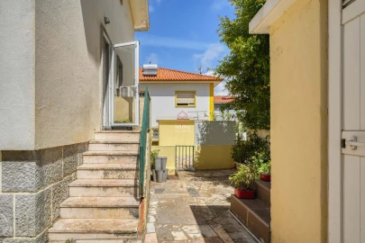 Moradia T2 para Venda em Carcavelos e Parede