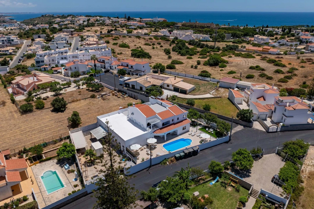 Moradia T7 para Venda em Albufeira e Olhos de Água Foto 1