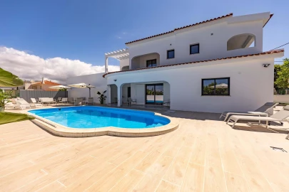 Moradia T7 para Venda em Albufeira e Olhos de Água