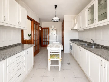 Apartamento T2 para Venda em Custoias