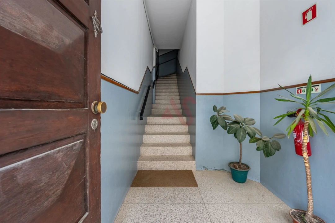 Apartamento T2 para Venda em Campanhã Foto 6