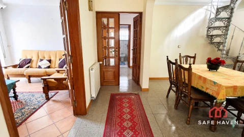 Moradia T5 para Venda em Sazes da Beira