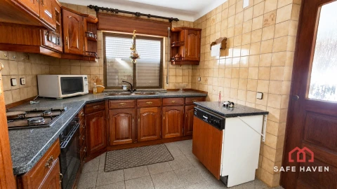 Moradia T5 para Venda em Sazes da Beira