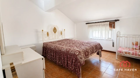 Moradia T5 para Venda em Sazes da Beira