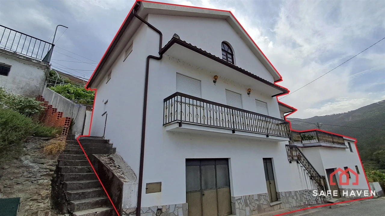 Moradia T5 para Venda em Sazes da Beira Foto 1