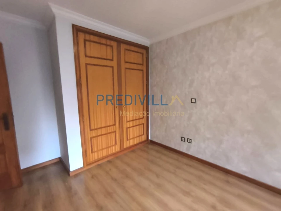 Apartamento T3 para Venda em Castêlo da Maia Foto 12