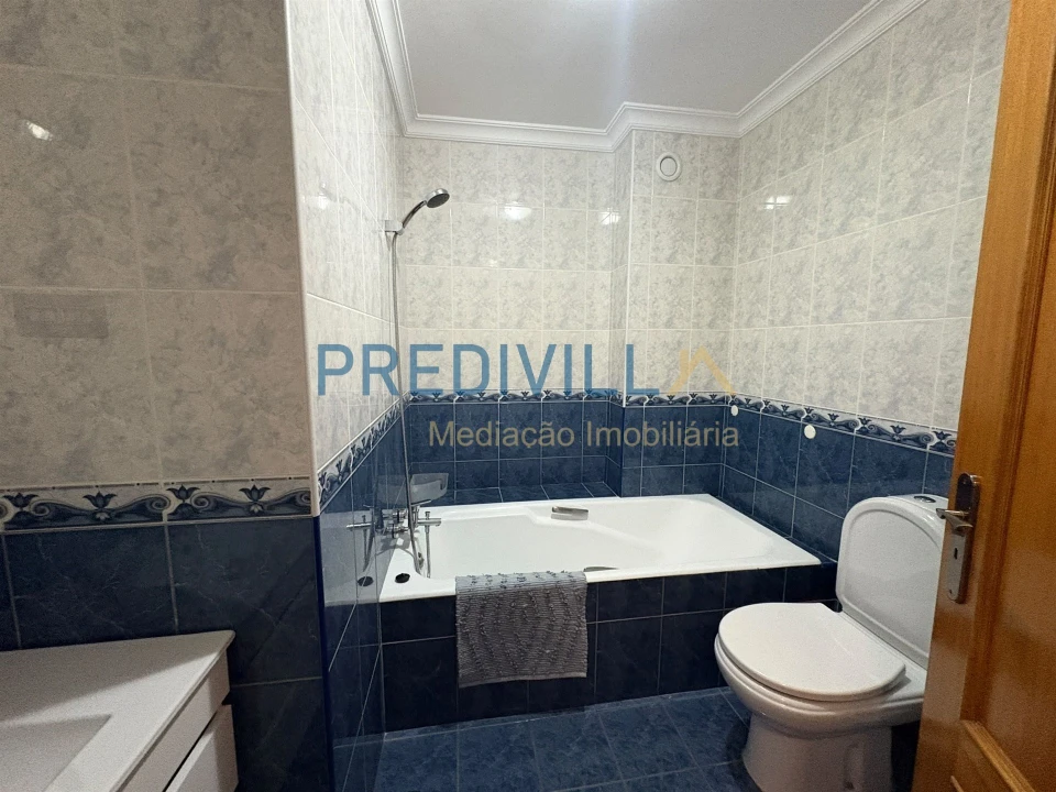 Apartamento T3 para Venda em Castêlo da Maia Foto 16