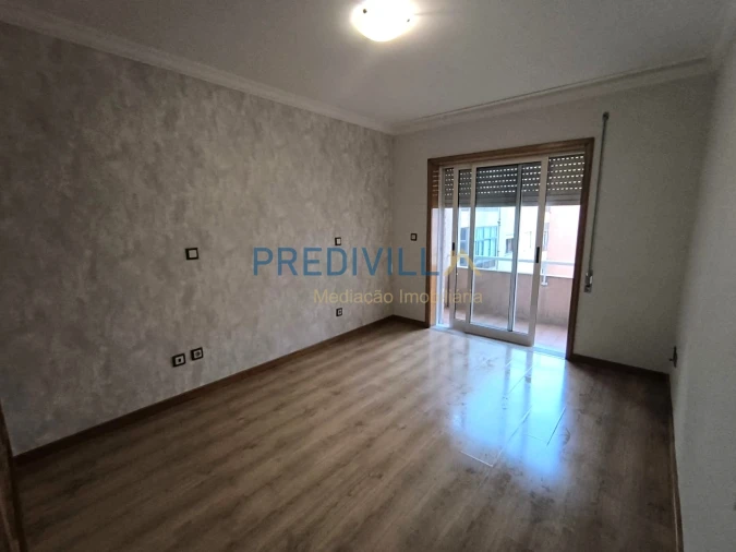 Apartamento T3 para Venda em Castêlo da Maia Foto 13