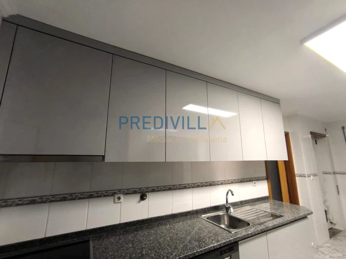 Apartamento T3 para Venda em Castêlo da Maia Foto 2