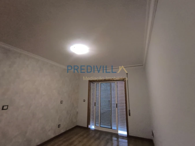 Apartamento T3 para Venda em Castêlo da Maia Foto 9