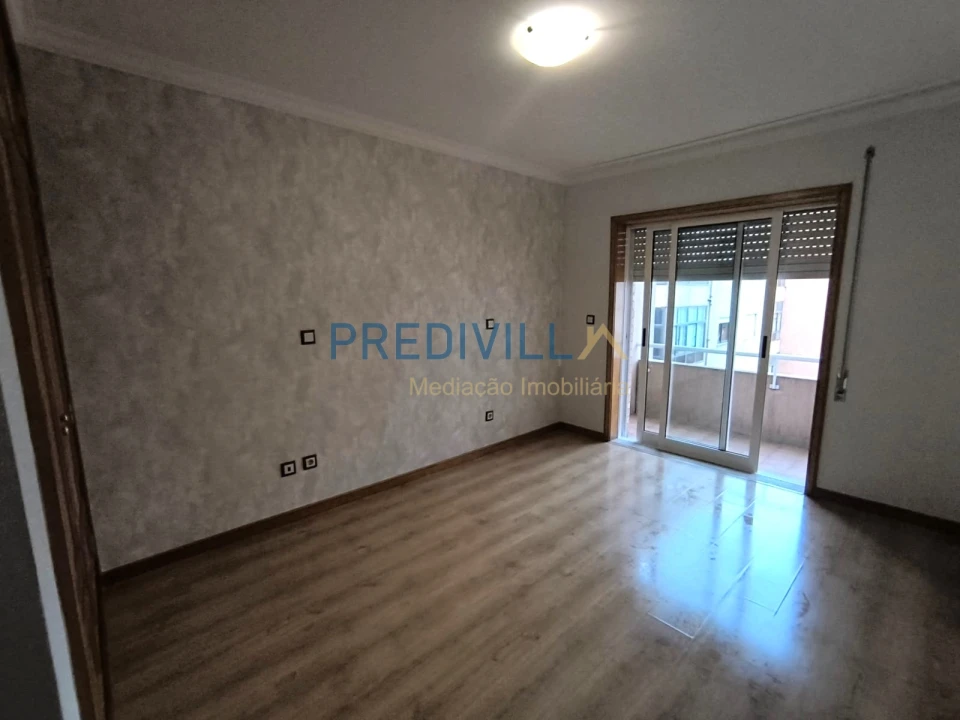 Apartamento T3 para Venda em Castêlo da Maia Foto 11