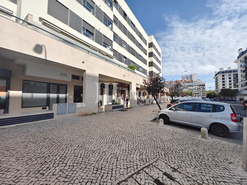 Loja para Arrendamento em Benfica Foto 12
