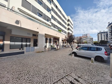 Loja para Arrendamento em Benfica