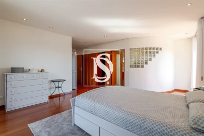 Moradia T4 para Venda em Santo Tirso, Couto (Santa Cristina e São Miguel) e Burgães