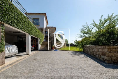 Moradia T4 para Venda em Santo Tirso, Couto (Santa Cristina e São Miguel) e Burgães