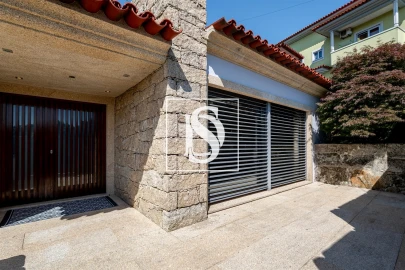 Moradia T4 para Venda em Santo Tirso, Couto (Santa Cristina e São Miguel) e Burgães