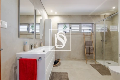 Moradia T4 para Venda em Santo Tirso, Couto (Santa Cristina e São Miguel) e Burgães