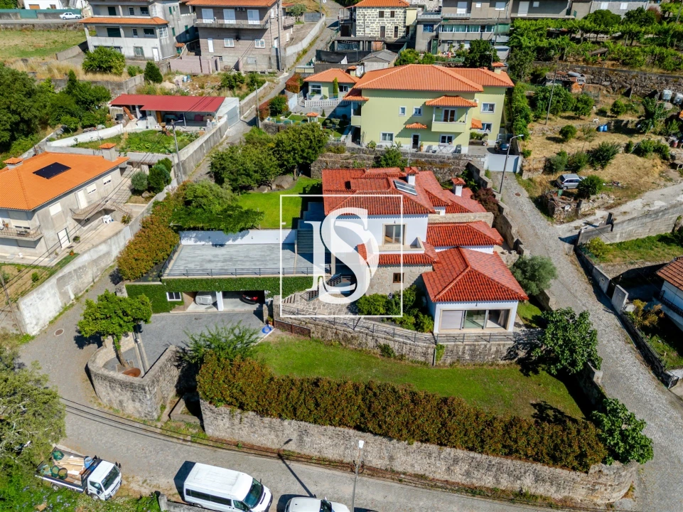 Moradia T4 para Venda em Santo Tirso, Couto (Santa Cristina e São Miguel) e Burgães Foto 1