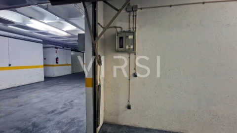 Garagem para Arrendamento em Sé Nova, Santa Cruz, Almedina e São Bartolomeu