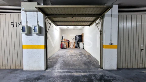 Garagem para Arrendamento em Sé Nova, Santa Cruz, Almedina e São Bartolomeu