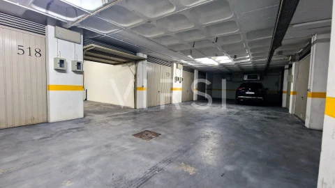 Garagem para Arrendamento em Sé Nova, Santa Cruz, Almedina e São Bartolomeu