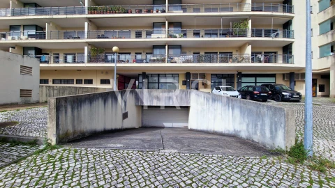 Garagem para Arrendamento em Sé Nova, Santa Cruz, Almedina e São Bartolomeu