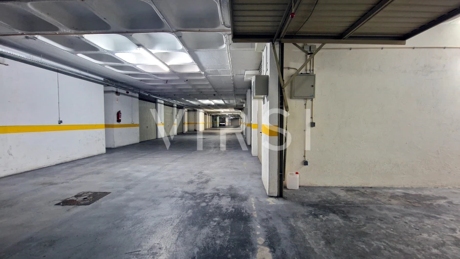 Garagem para Arrendamento em Sé Nova, Santa Cruz, Almedina e São Bartolomeu Foto 7