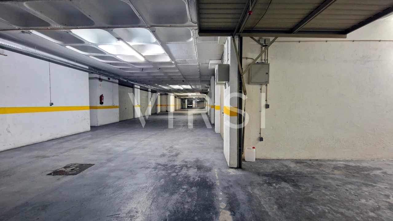 Garagem para Arrendamento em Sé Nova, Santa Cruz, Almedina e São Bartolomeu Foto 7