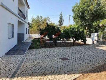 Moradia T14 para Venda em Loule (São Clemente)