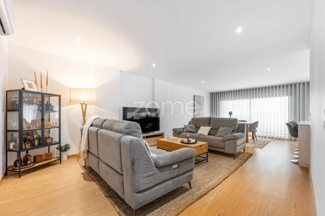 Apartamento T4 para Venda em Moreira Foto 14
