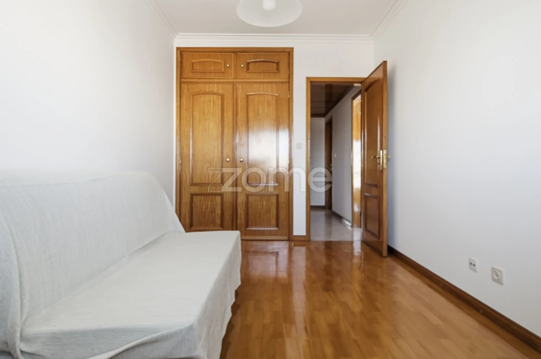 Apartamento T2 para Venda em São Domingos de Rana Foto 14