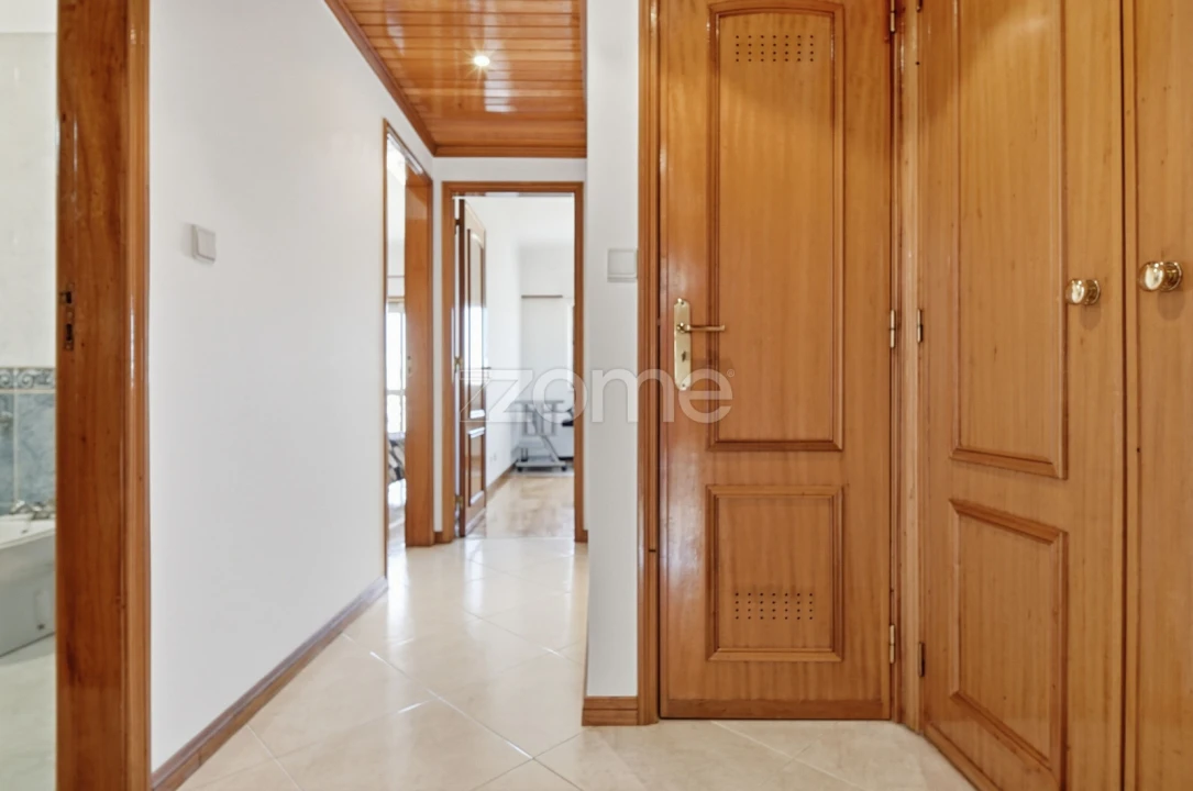 Apartamento T2 para Venda em São Domingos de Rana Foto 7