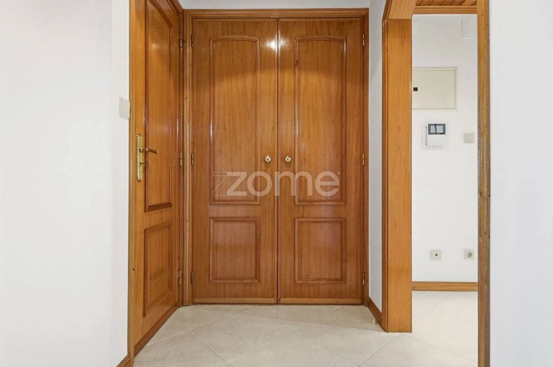 Apartamento T2 para Venda em São Domingos de Rana Foto 8