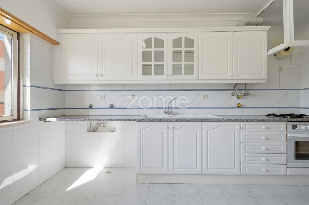 Apartamento T2 para Venda em São Domingos de Rana Foto 4