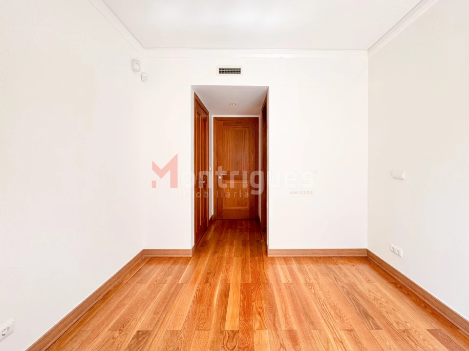Apartamento T3 para Venda em Parque das Nações Foto 31