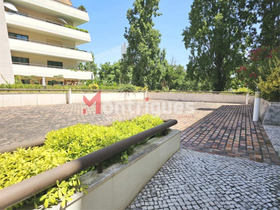 Apartamento T3 para Venda em Parque das Nações Foto 4