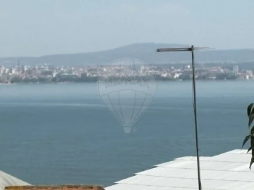 Moradia T6 para Venda em Santa Maria Maior