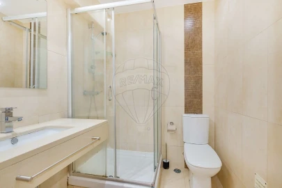 Apartamento T3 para Venda em Massamá e Monte Abraão