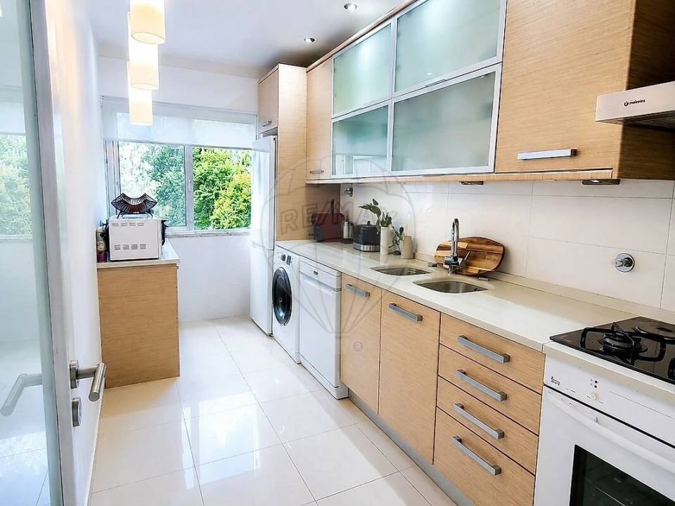 Apartamento T3 para Venda em Massamá e Monte Abraão Foto 3