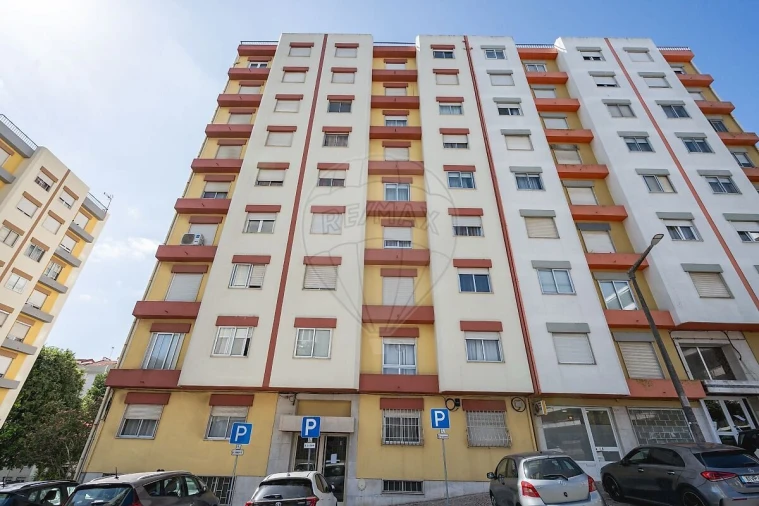 Apartamento T3 para Venda em Massamá e Monte Abraão Foto 17